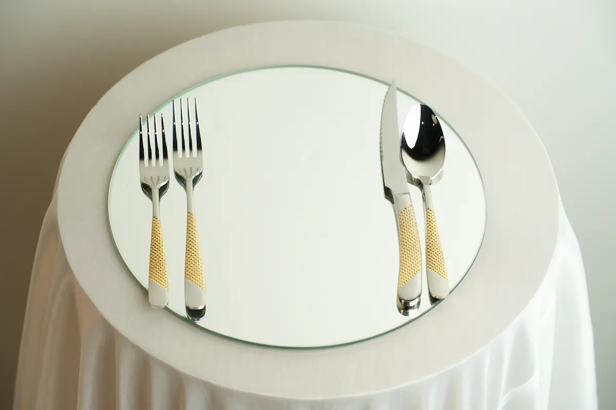 Gold Accent Handle Cutlery Set